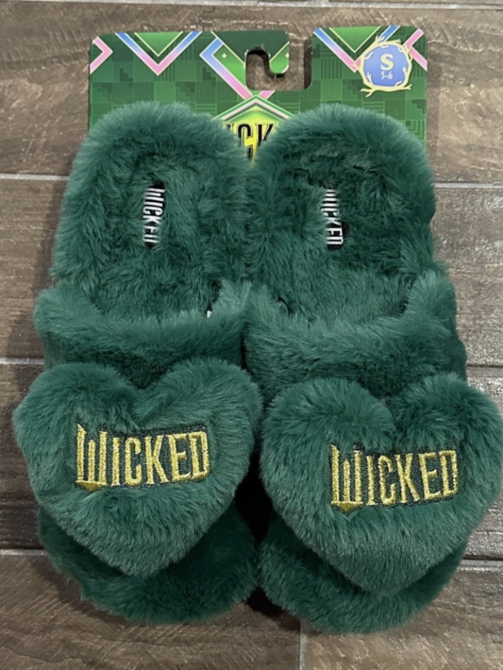 Wicked Themed Women's Fuzzy Fleece Slippers Green Size Small (5-6) NEW!!